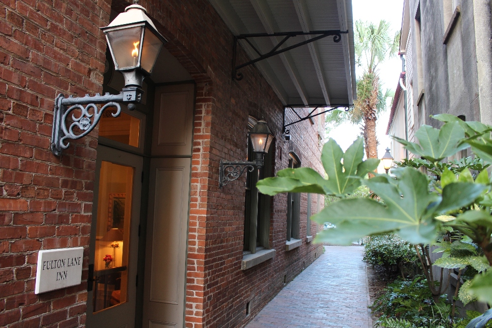 Experience Charleston like a local at the 45-room Fulton Lane Inn which is nestled along a quaint alleyway that juts directly off King Street in the heart of downtown.