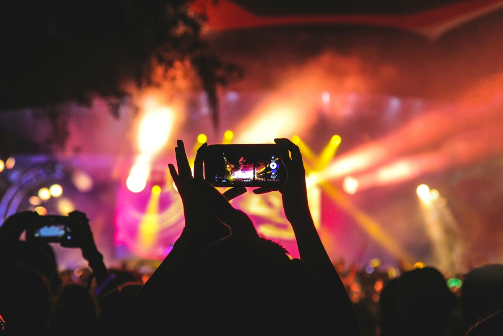 Discover vibrant nightlife across global cities, from rooftop bars and jazz venues to high-energy clubs, offering unforgettable experiences. Best Nightlife Destinations Worldwide for Memorable Evenings