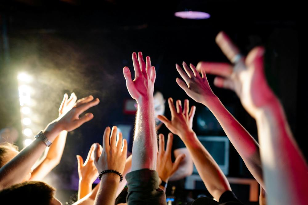 Festival Vibes | Hands