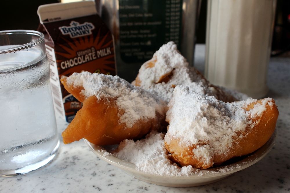 Beignets at Cafe Du Monde | New Orleans