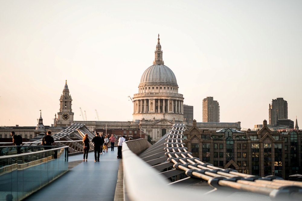 From its iconic landmarks steeped in history to the vibrant cultural tapestry woven across its streets, London is a city of infinite discoveries. Things to Do When Visiting London, England